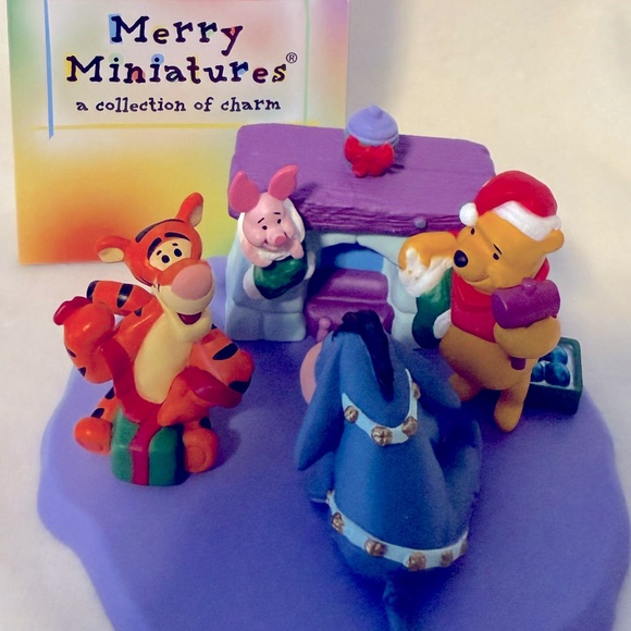 Christmas at Pooh's House Merry Miniature Figurines - Picture 1 of 16